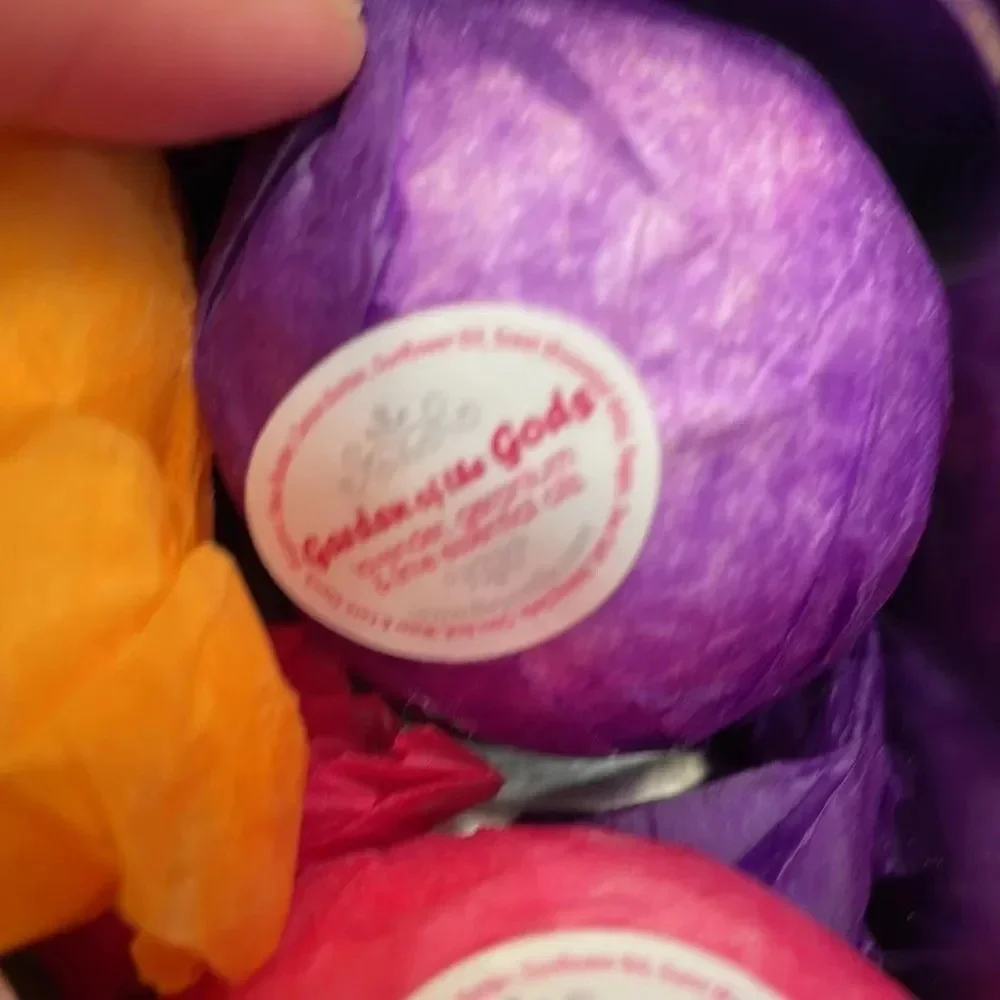 NWT Bath Bombs Aromatic Essential Oils.